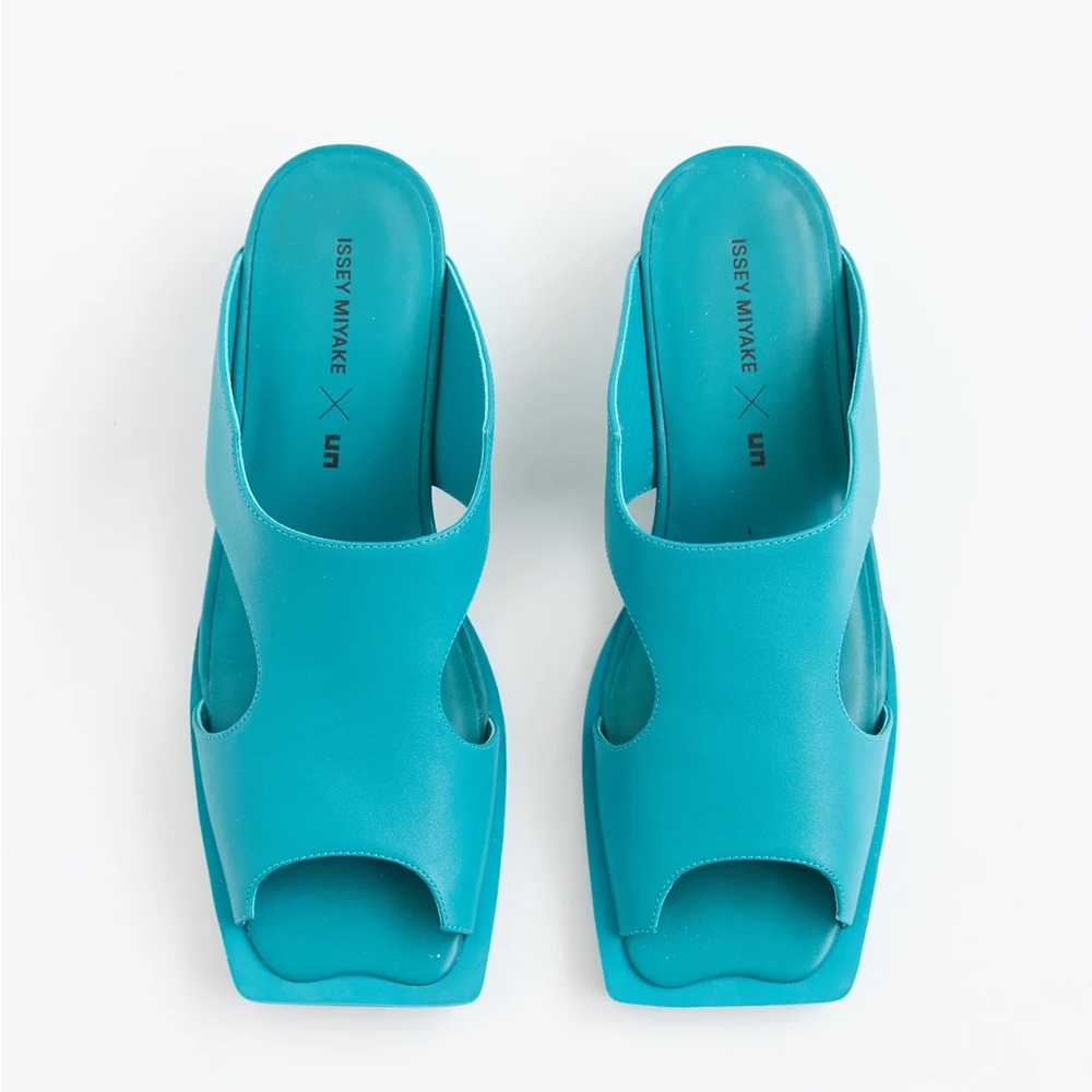 NWT Issey Miyake X UN Fin Heeled Cutout Sandal